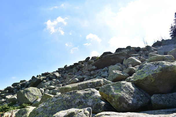 nagy kövek egy táj háttér - Fotó, kép