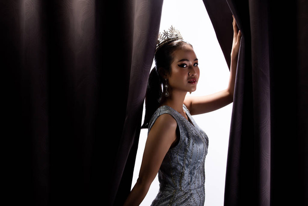 Miss Desfile abre nueva oportunidad de vida de cortina
 - Foto, imagen