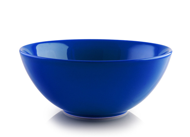 tazón de cerámica azul sobre fondo blanco - Foto, Imagen