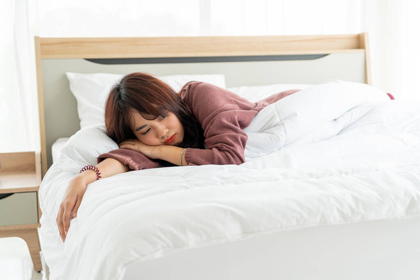 Asian women sleeping on bed in the morning  - Fotoğraf, Görsel