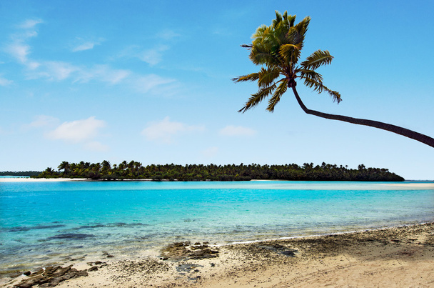 landschap van één voet eiland in aitutaki lagune Cookeilanden - Foto, afbeelding