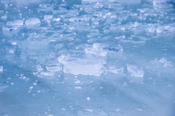close-up van een helder blauw ijswater gletsjermeer - Foto, afbeelding
