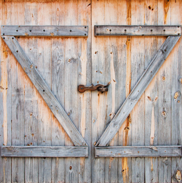λεπτομέρεια της ξύλινη πόρτα του αχυρώνα - Φωτογραφία, εικόνα