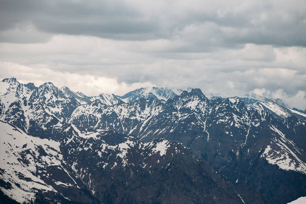 Beautiful views of snow-capped mountains. background - Foto, afbeelding