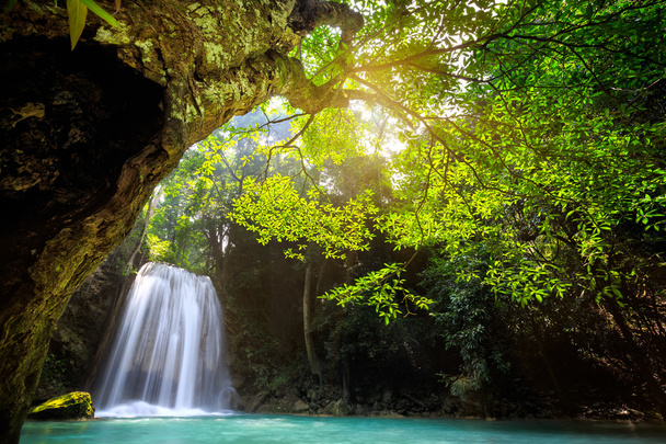 カンチャナブリ、タイで深い森林の滝 - 写真・画像
