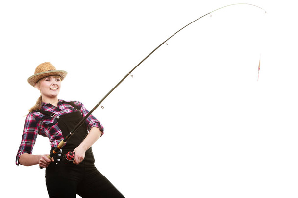 Donna felice in cappello da sole che tiene la canna da pesca - Foto, immagini