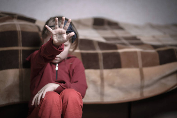 Detener la mano del niño símbolo contra la violencia
 - Foto, Imagen
