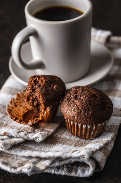 Tasty chocolate muffins. Sweet cupcakes. - Foto, Imagen