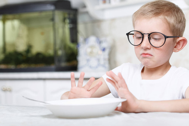 child does not want to eat - Fotoğraf, Görsel