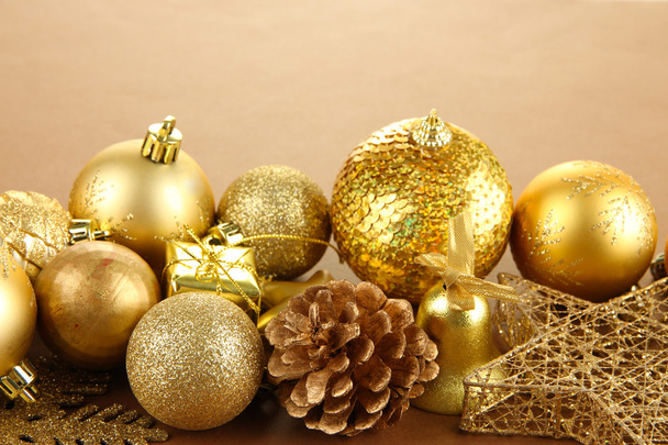 Beautiful Christmas decorations on brown background - Foto, afbeelding