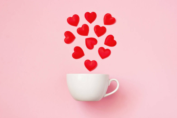 Valentines day concept with white coffee cup and heart shapes  - Valokuva, kuva