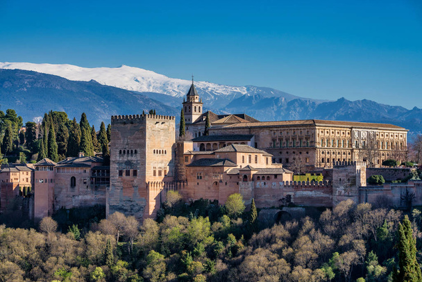 Az Alhambra palota nézete Granadában, Spanyolország Európában - Fotó, kép