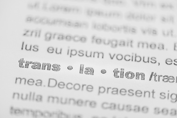 primer plano de la traducción de palabras en el texto
 - Foto, imagen