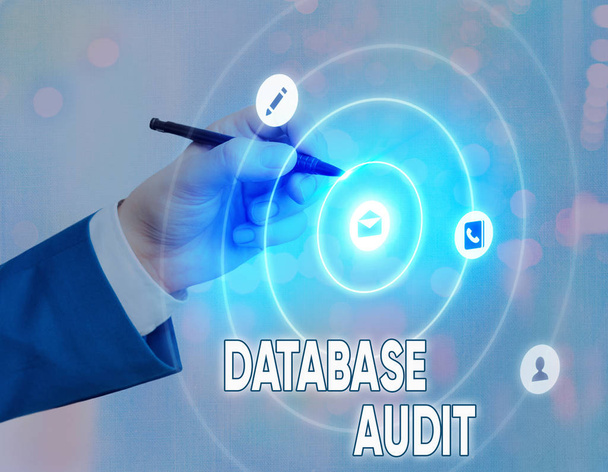 Conceptueel handschrift met Database Audit. Business foto tekst controle van gegevens om de kwaliteit ervan te beoordelen voor een specifiek doel. - Foto, afbeelding