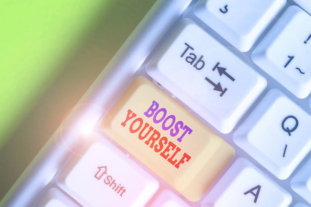 Texto de escritura a mano Boost Yourself. Concepto que significa hacerte sentir más positivo o más seguro
. - Foto, Imagen