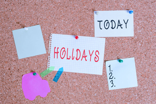 Word writing text Holidays. Business concept for an extended period of leisure and recreation spent away from home Corkboard color size paper pin thumbtack tack sheet billboard notice board. - Foto, Imagem