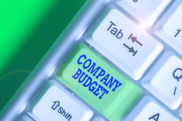Conceptuele handschrift toont Company Budget. Bedrijfsfoto met het financiële plan voor een bepaalde periode, vaak één jaar. - Foto, afbeelding