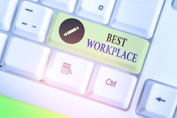Word Γράφοντας κείμενο Best Workplace. Επιχειρηματική έννοια για βοηθά τους εργαζόμενους να αναπτυχθούν ατομικά Προωθεί την αξιοκρατία. - Φωτογραφία, εικόνα