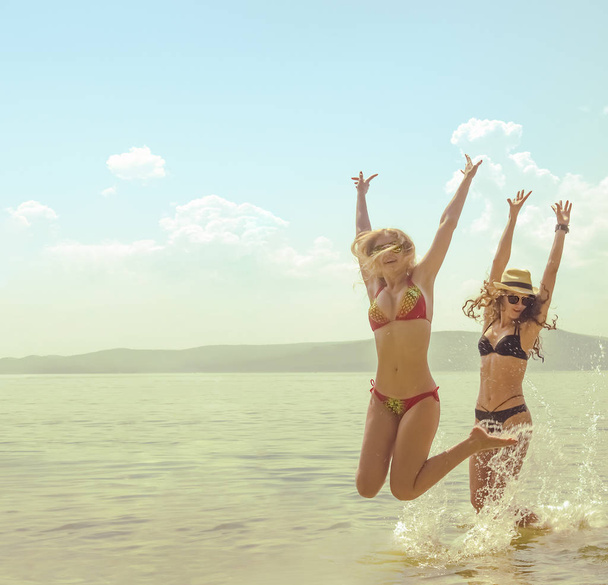 Friends Having Fun on Tropical Beach in  summer. summer time - Фото, зображення