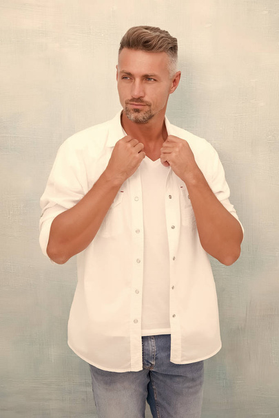 Good body posture indicates that you are confident. Posture concept. Posture has huge impact on mental and physical health. Handsome mature man in casual wear. Confident guy wearing casual clothes - Foto, Bild