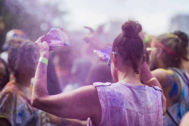 Montreal, Canada - August 10, 2019: People celebrate HOLI Festival throwing color powders in Horloge Park in Montreal - Foto, imagen