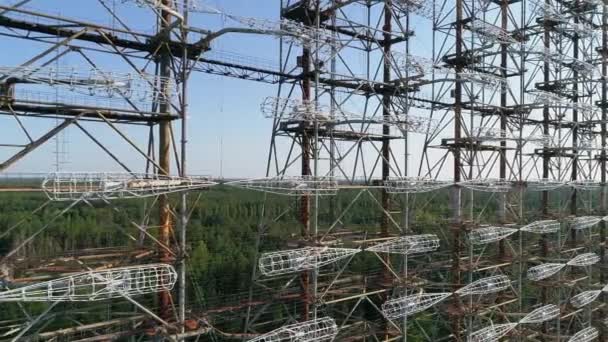 Luftaufnahme der Radarstation Duga in der Nähe der Stadt Tschernobyl-2 - Filmmaterial, Video