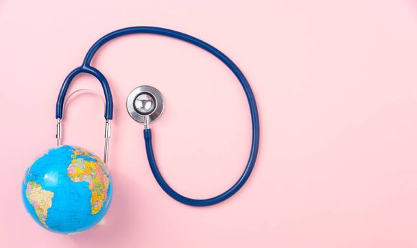 Egészség Világnapja koncepció, sztetoszkóp, Globe - Fotó, kép