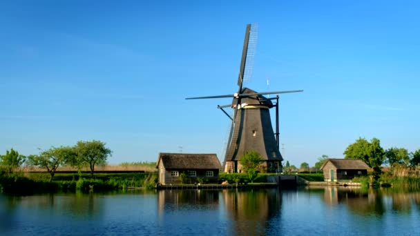 Molinos de viento en Kinderdijk en Holanda. Países Bajos - Imágenes, Vídeo