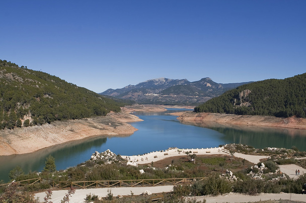 Панорамный вид водохранилища Транко в два раза ниже его пропускной способности
 - Фото, изображение