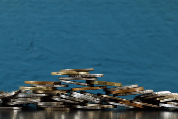 Фінансова нестабільність виражена в монетах
  - Фото, зображення