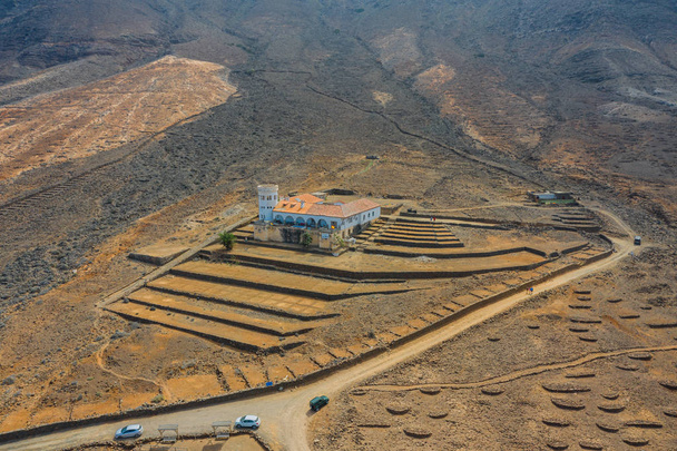 Будинок у горах вілла Вінтер. Вид на повітряний безпілотник у жовтні 2019 року
 - Фото, зображення