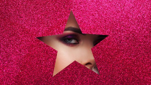 Bright glamorous makeup, in a hole in the shape of a shining star. - Φωτογραφία, εικόνα