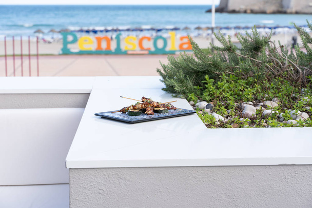 Peniscola in Spanien ist berühmt für Urlaub und gutes Essen - Foto, Bild