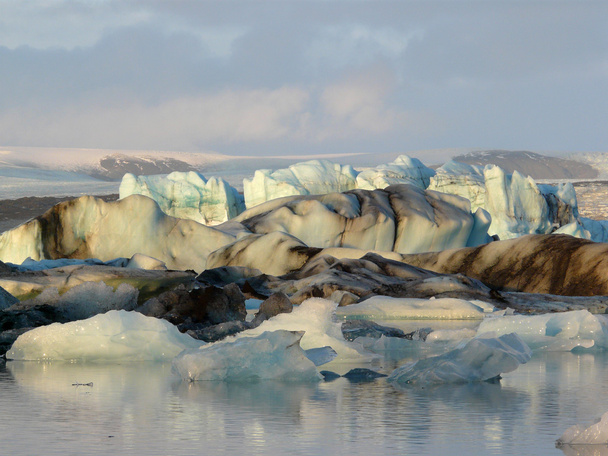 ijsbergen in jokulsarlon, gletsjer lagune - Foto, afbeelding