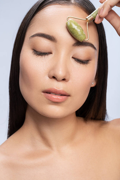 Close up of Asian girl that doing beauty procedures - Valokuva, kuva