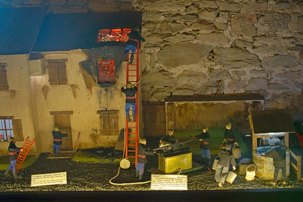 A múltbeli tűzoltókat képviselő kisléptékű modell - Fotó, kép