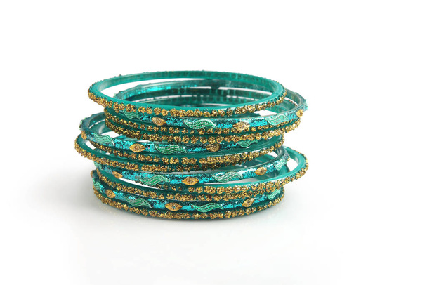 braccialetti di vetro colorato tradizionale indiano con design unico
 - Foto, immagini