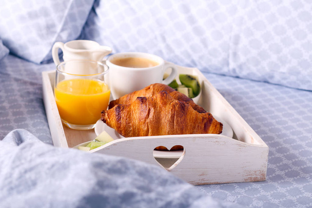 Breakfast in bed ��� food in tray  - Φωτογραφία, εικόνα