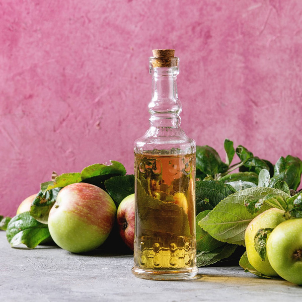 Organic apple vinegar - Foto, imagen