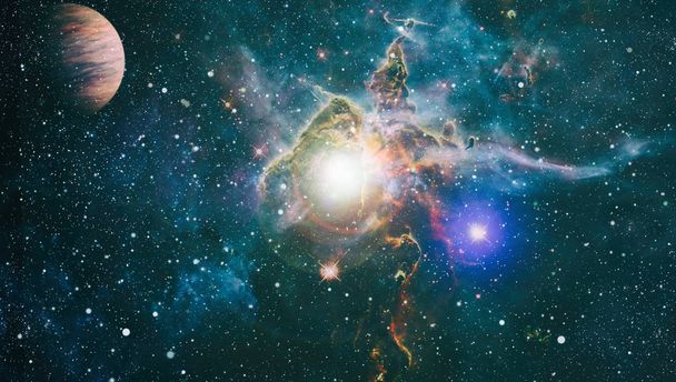 Piękne nocne niebo, gwiazda w przestrzeni. Kolaż na temat przestrzeni, przedmiotów ścisłych i edukacyjnych. Elementy tego obrazu dostarczone przez NASA. - Zdjęcie, obraz