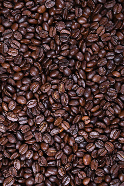 Verse bruine koffiebonen textuur van geroosterd klaar om te drinken close-up. - Foto, afbeelding