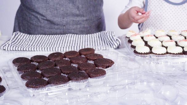 チョコレート カップ ケーキ - 写真・画像