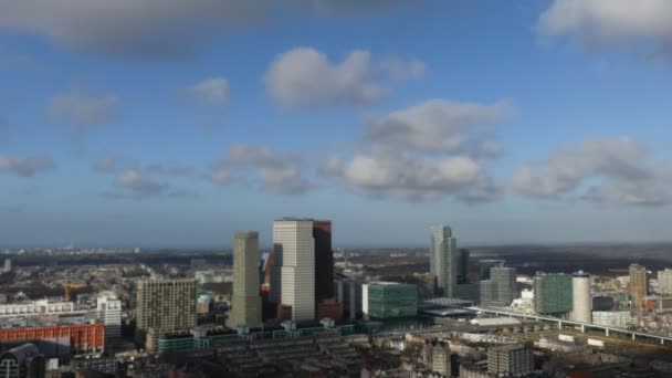 A hágai város magas épületeinek időeltolódása a napsütéses napon - Felvétel, videó