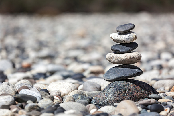 Piedras balanceadas Zen pila
 - Foto, imagen