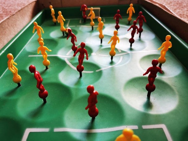 стара настільна футбольна гра
 - Фото, зображення