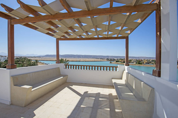 Roof terrace balcony with lagoon view in luxury villa - Fotoğraf, Görsel