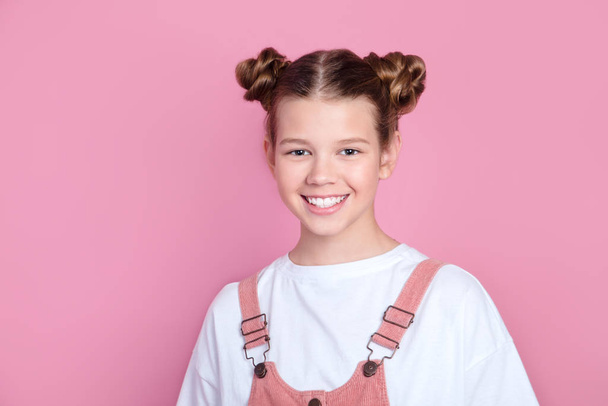 Portrait of smiling cute girl on pink studio background - Valokuva, kuva