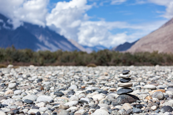 Zen πέτρες ισορροπημένη στοίβα - Φωτογραφία, εικόνα