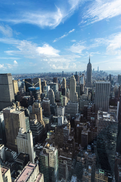 Скайлайн небоскребов Манхэттена, Нью-Йорк, США
 - Фото, изображение
