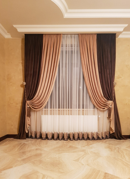 cortinas en el diseño interior del salón
 - Foto, imagen